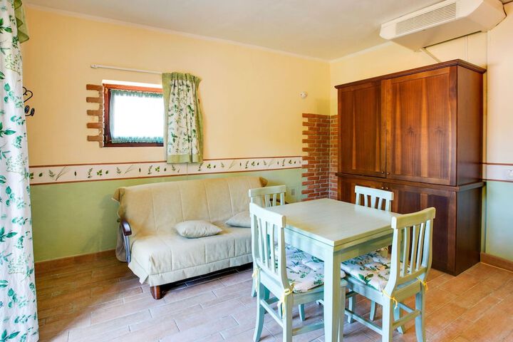 Room 35 of 181