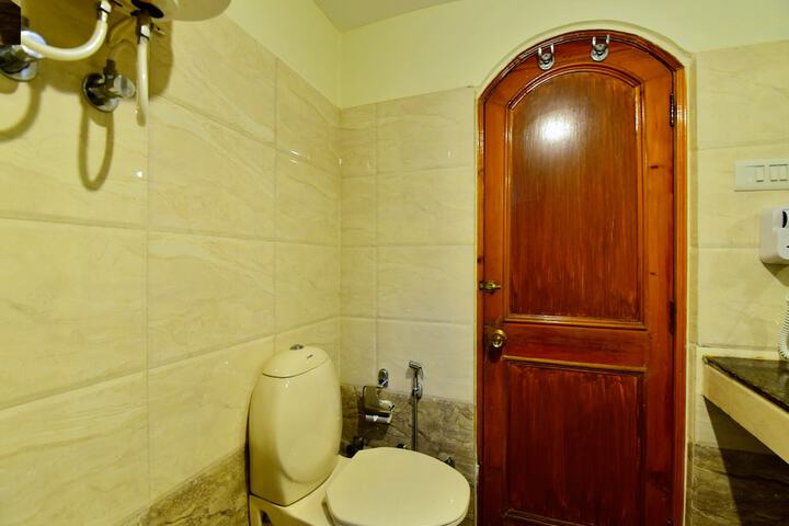 Room 27 of 35