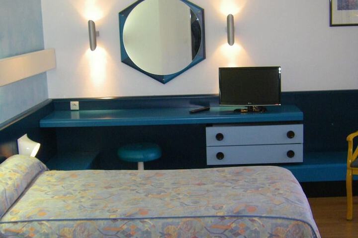 Room 12 of 34