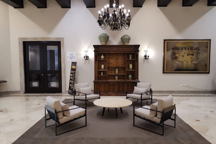 Entrance & Lobby