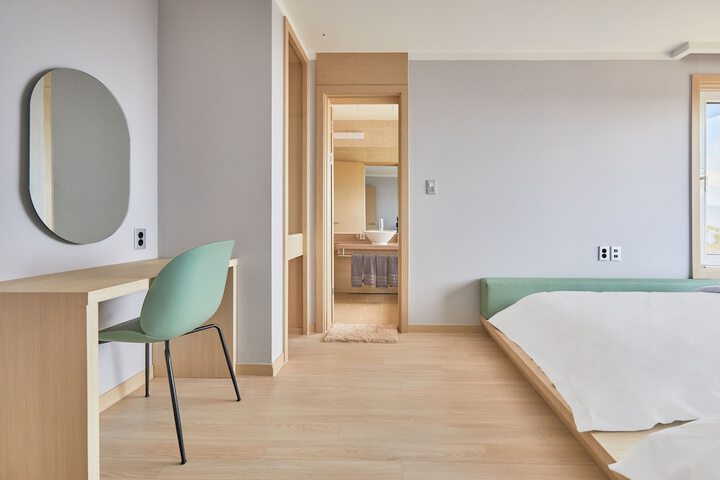 Room 3 of 90