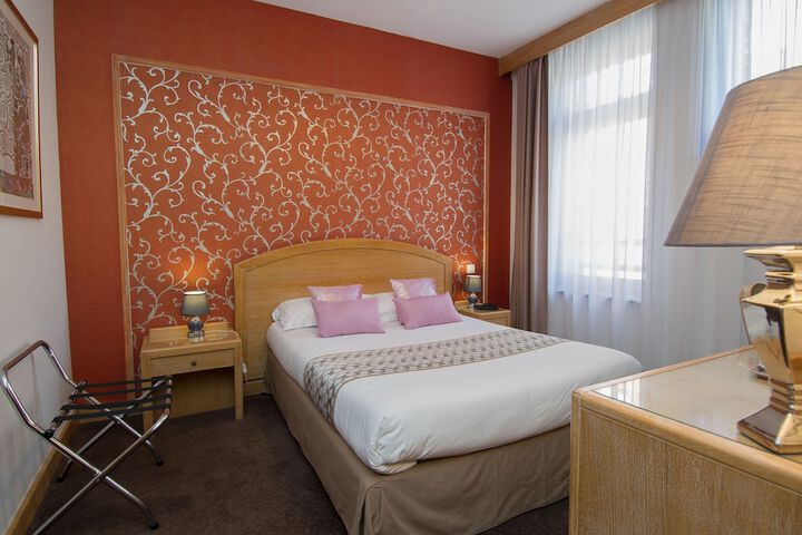 Room 5 of 43