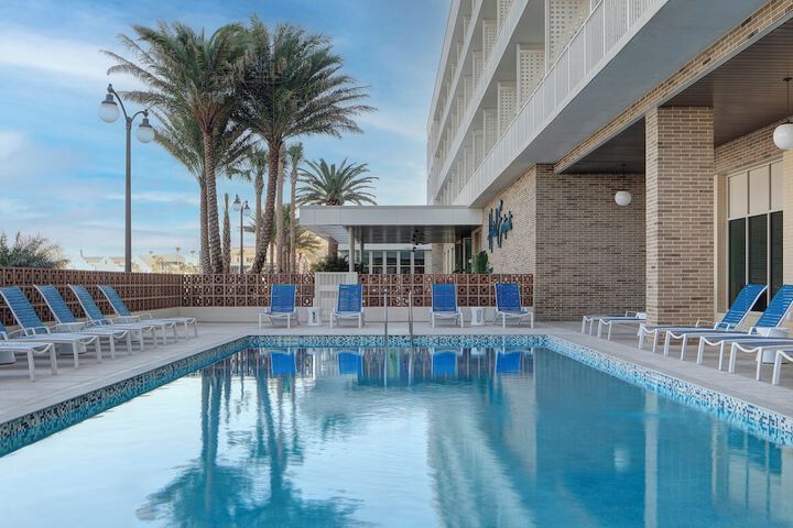 Pool image of Hotel Eastport