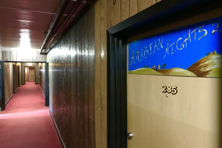 Room 90 of 293