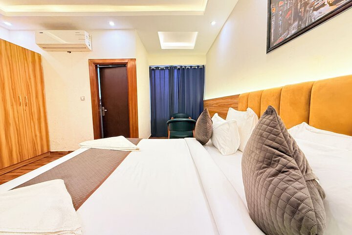 Room 10 of 40