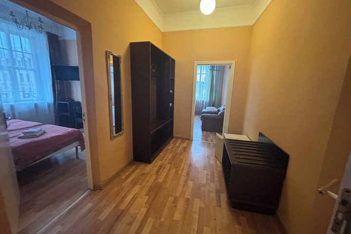 Room 191 of 272
