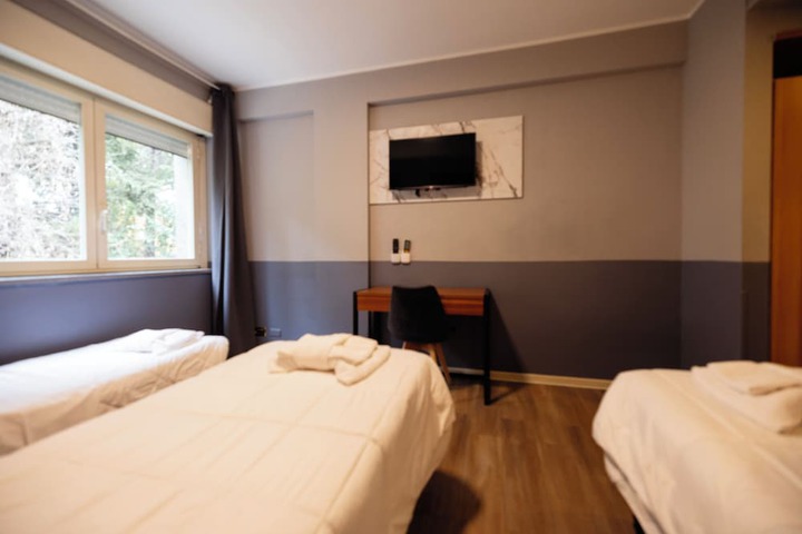 Room 32 of 98