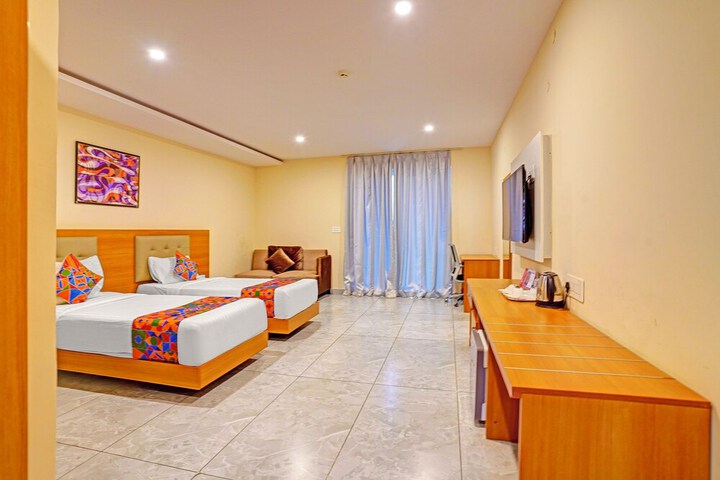 Room 10 of 30