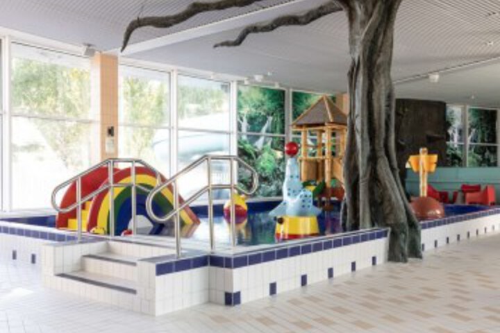 Pool 64 of 119