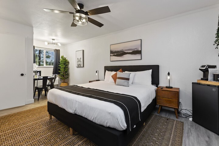 Classic King Bed (7 of 68)
