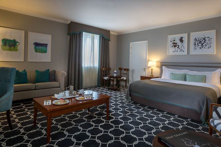 Room 10 of 34
