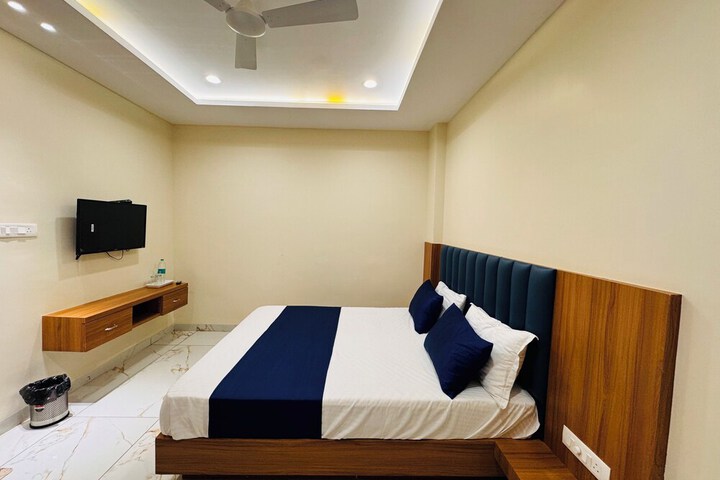 Room 9 of 38