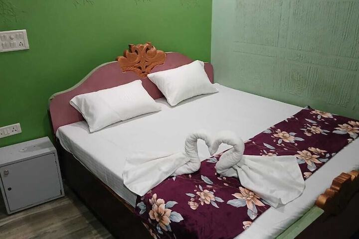 Room 13 of 25