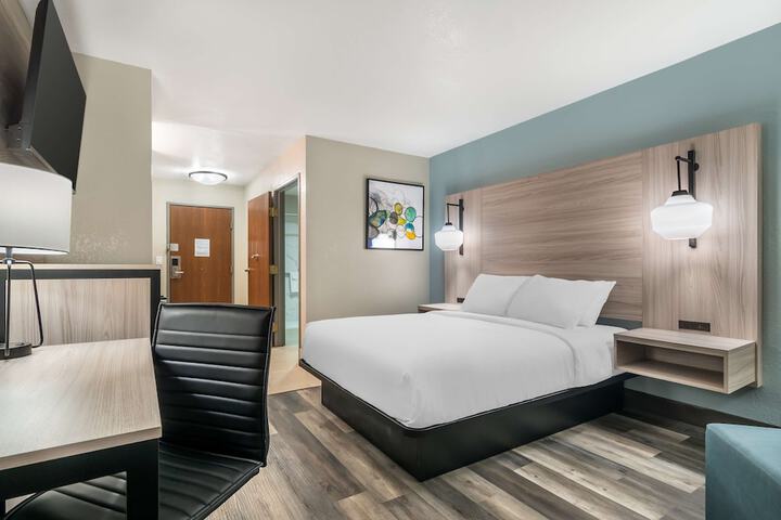 Queen Bed Accessible (13 of 14)