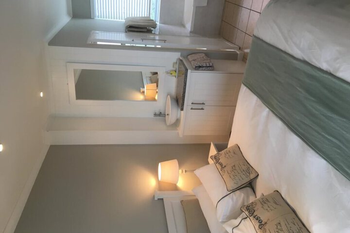 31 TOBAGO BAY HERMANUS SEAFRONT