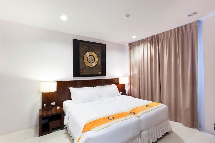 Room 27 of 94