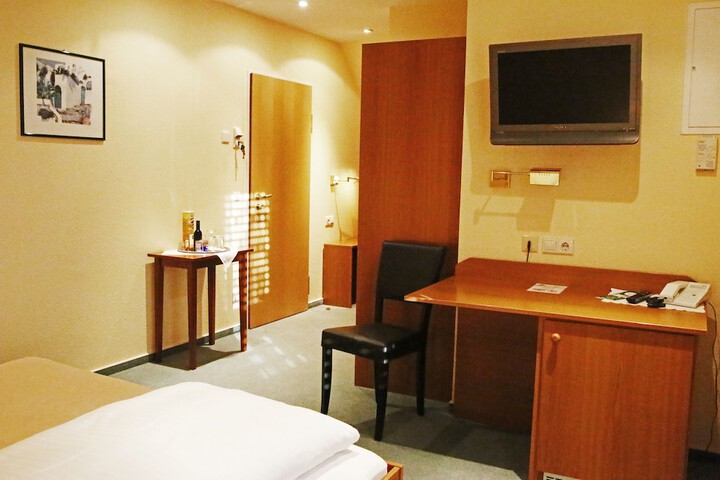 Room 17 of 45