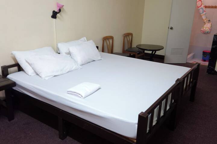 Room 17 of 34
