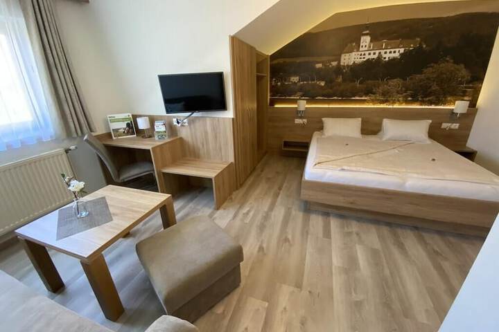Room 16 of 44