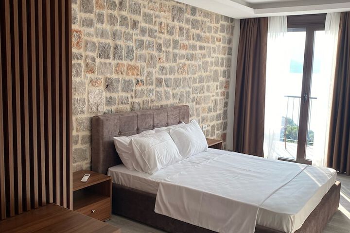Room 6 of 20