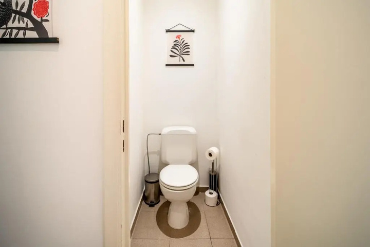 Room 10 of 20