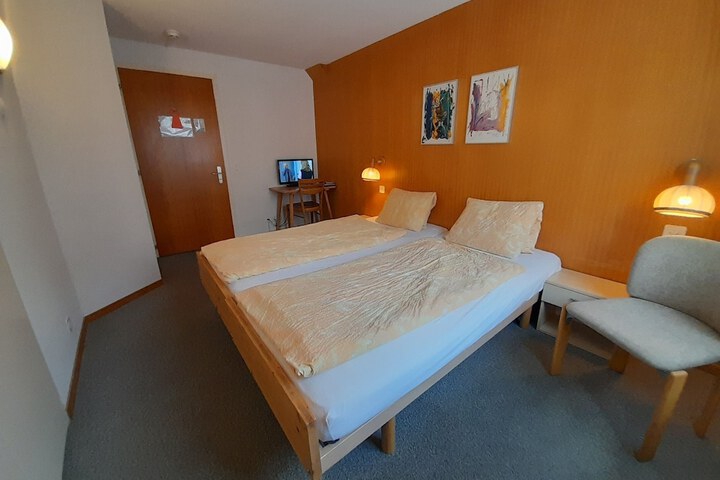 Room 26 of 76
