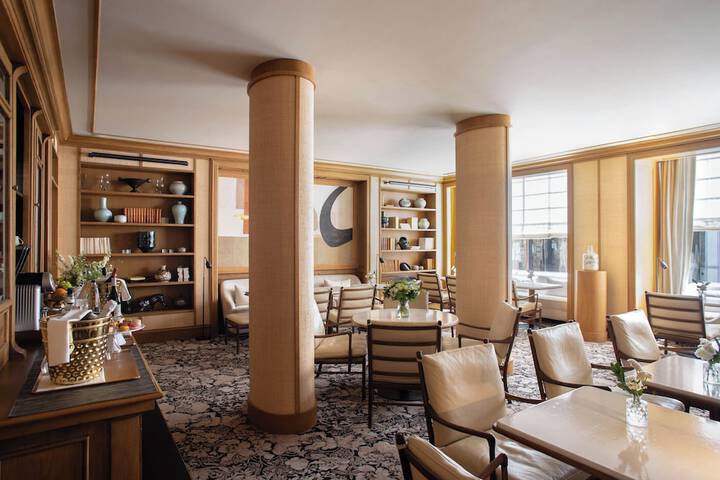 Lounge 61 of 66