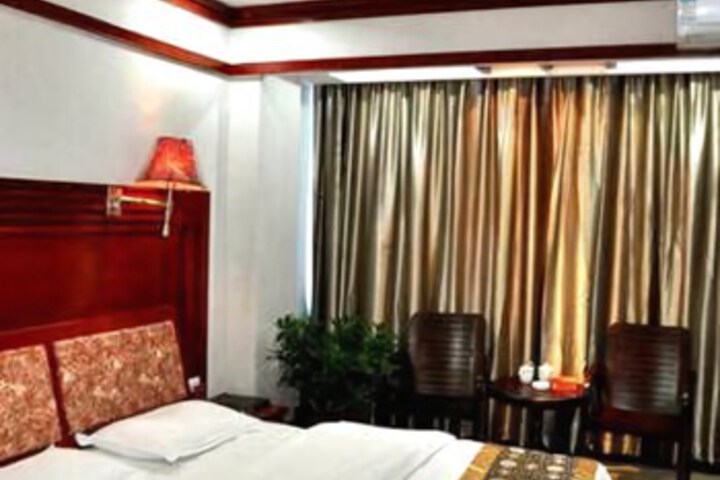 Room 5 of 14