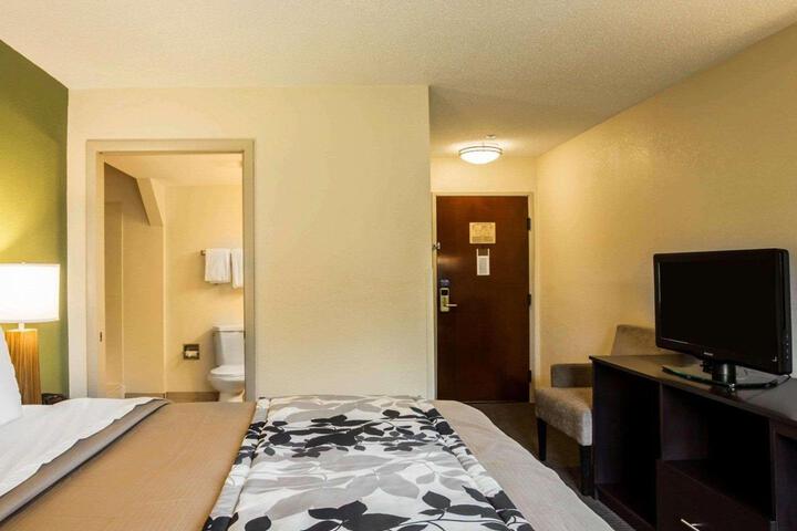 1 King Bed (7 of 7)