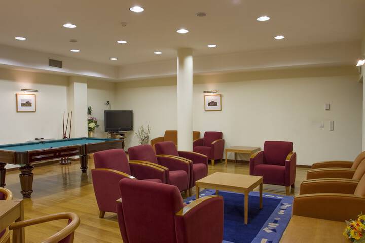 Room 9 of 44