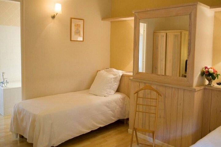 Room 7 of 34