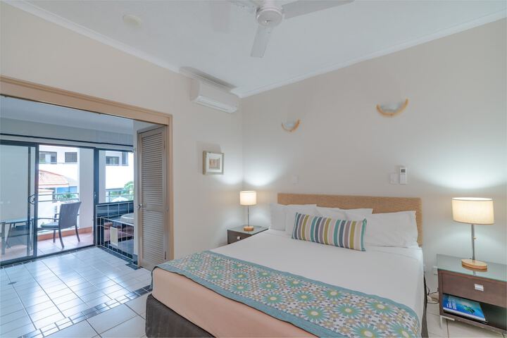Room 6 of 42