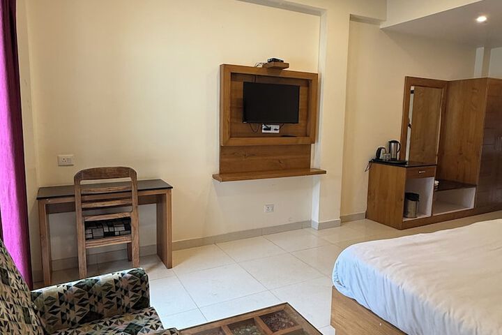 Room 10 of 42