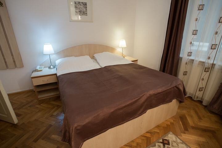 Room 9 of 35