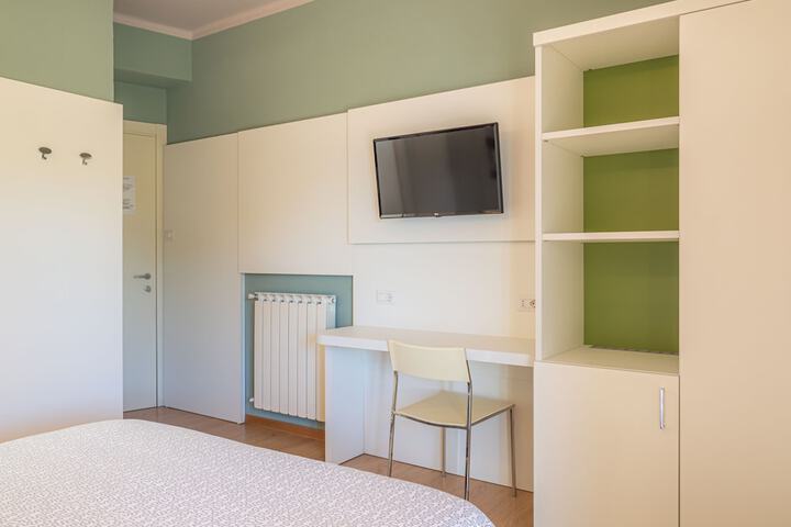 Room 52 of 241