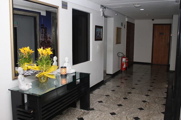 Ballroom/Hall 34 of 40