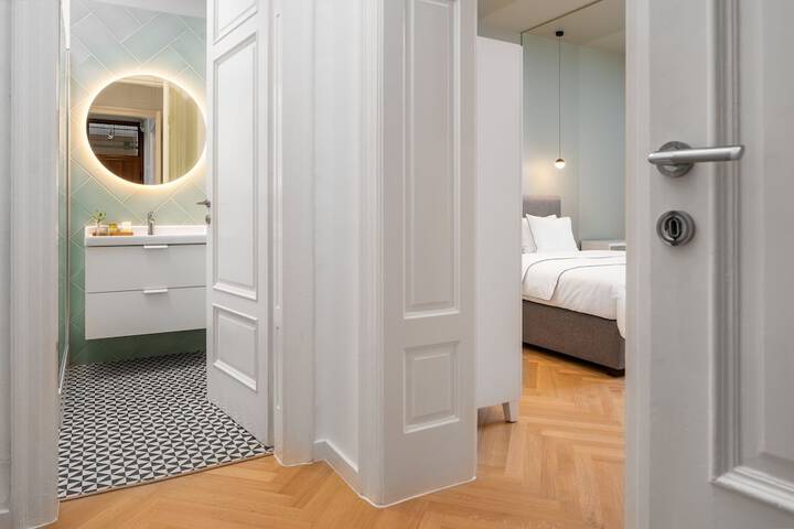 Room 9 of 17
