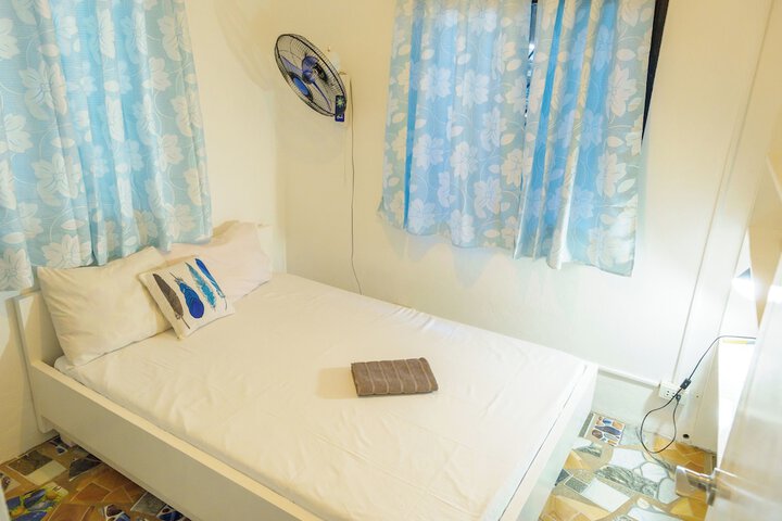 Room 13 of 30