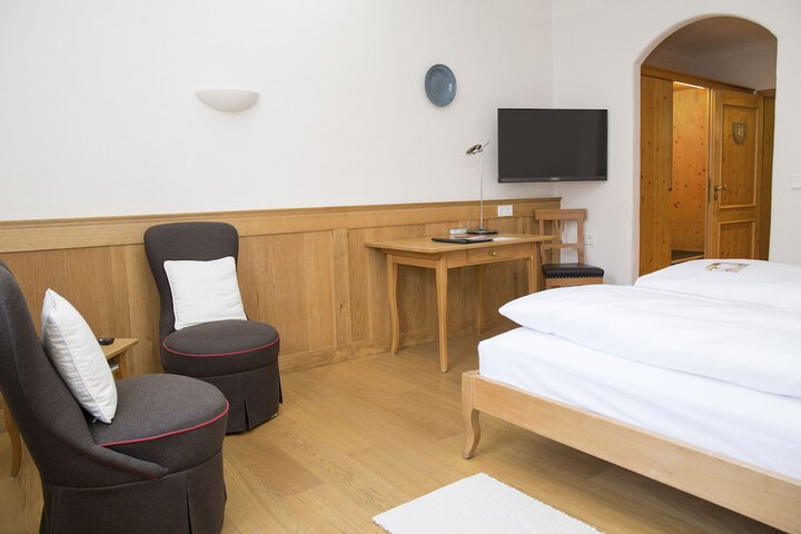 Room 7 of 103