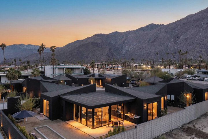 Blackhaus a &  B Buyout by Avantstay Sleeps 16 in Palm Springs, CA