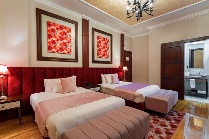 Room 32 of 74