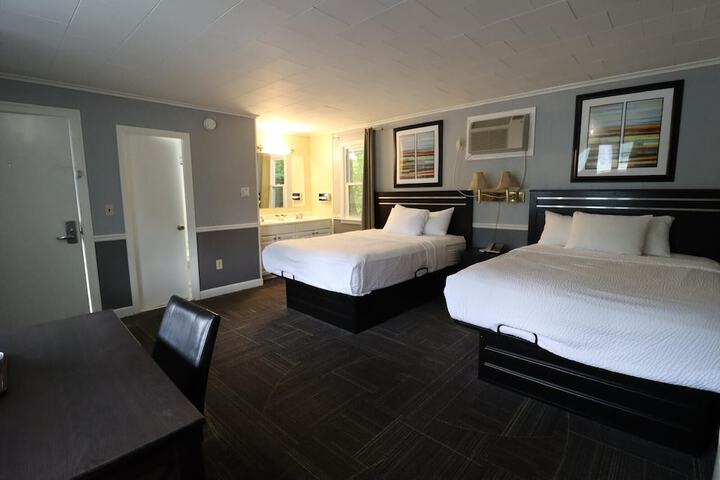2 Queen Beds Upper Floor (4 of 16)