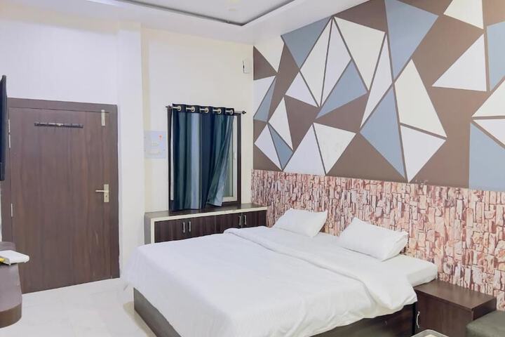 Room 4 of 10