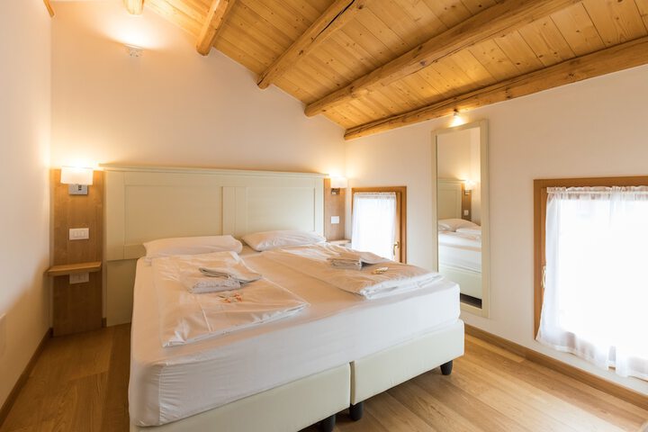 Room 4 of 52