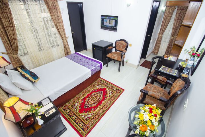 Room 4 of 43