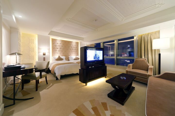 Room 48 of 99