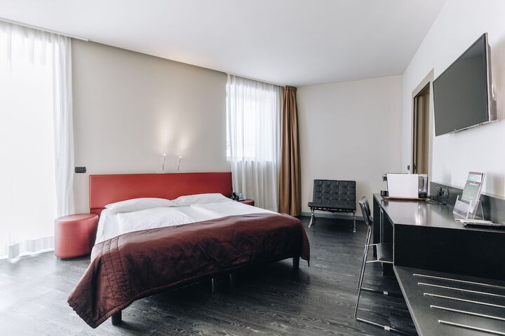 Room 9 of 36