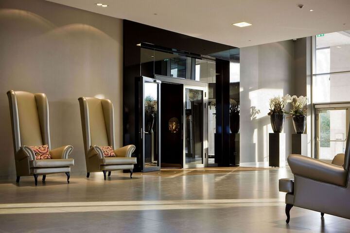 Guest Lobby