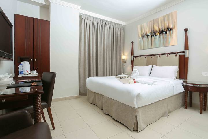 Room 9 of 33