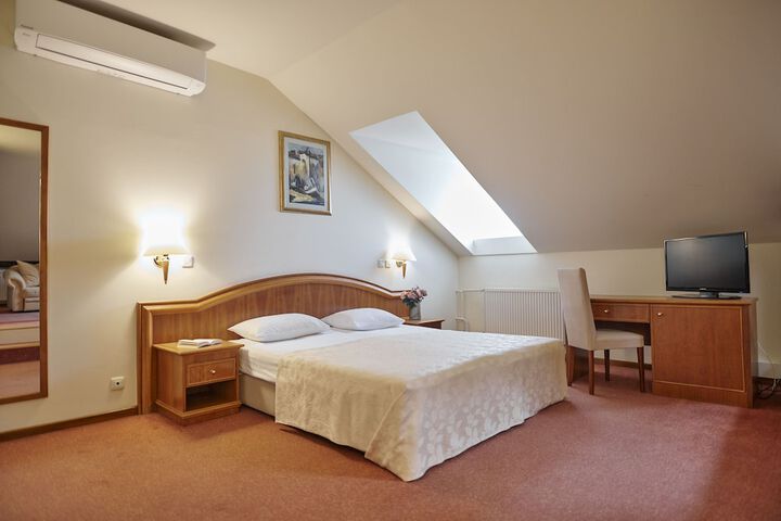 Room 18 of 107